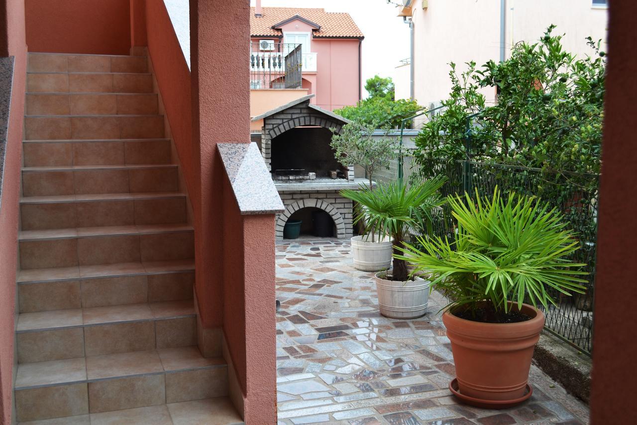 Apartments Milka Vodice Eksteriør bilde